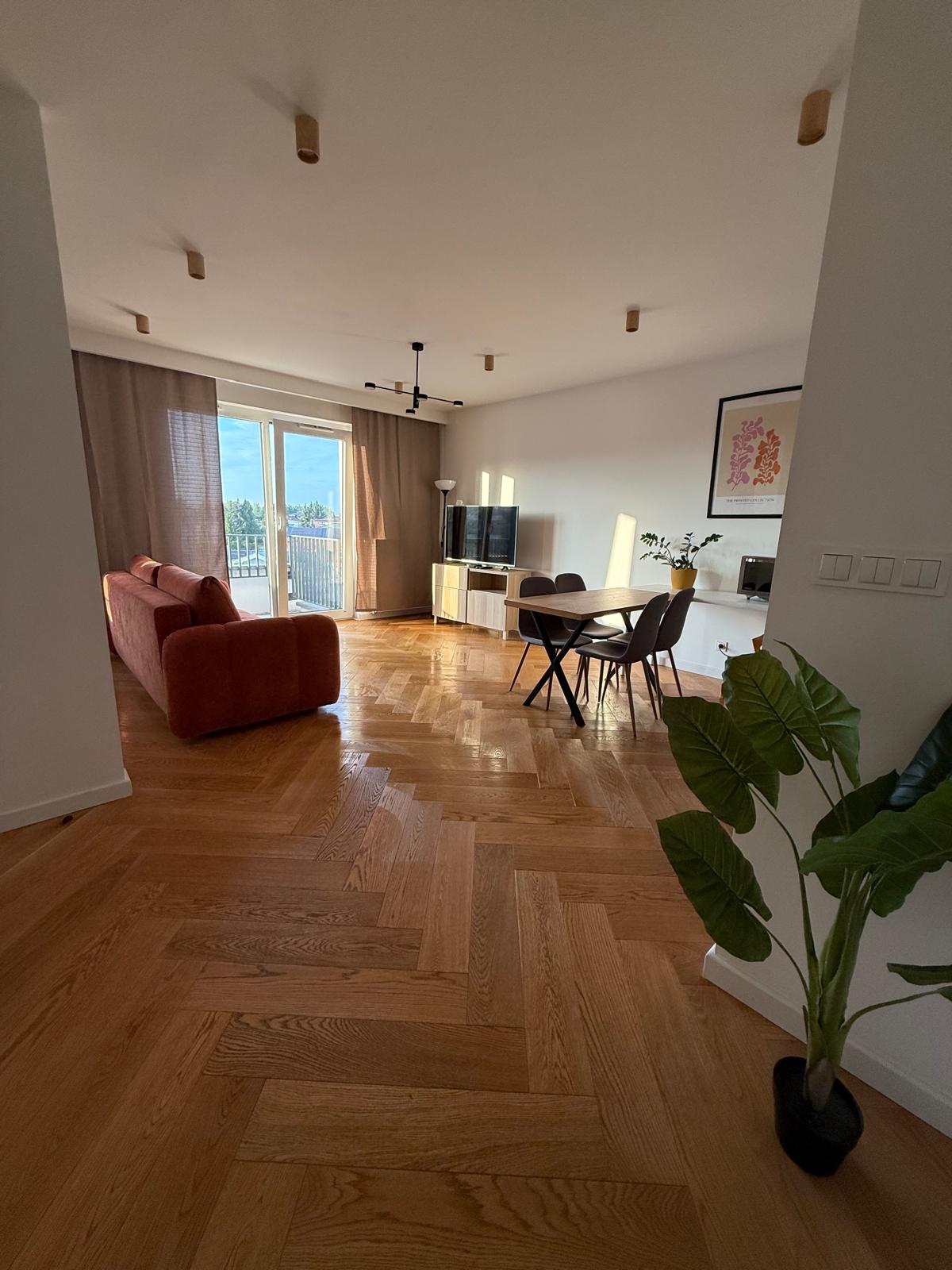 Wnętrze: ul. Listopadowa - apartament z balkonem - B